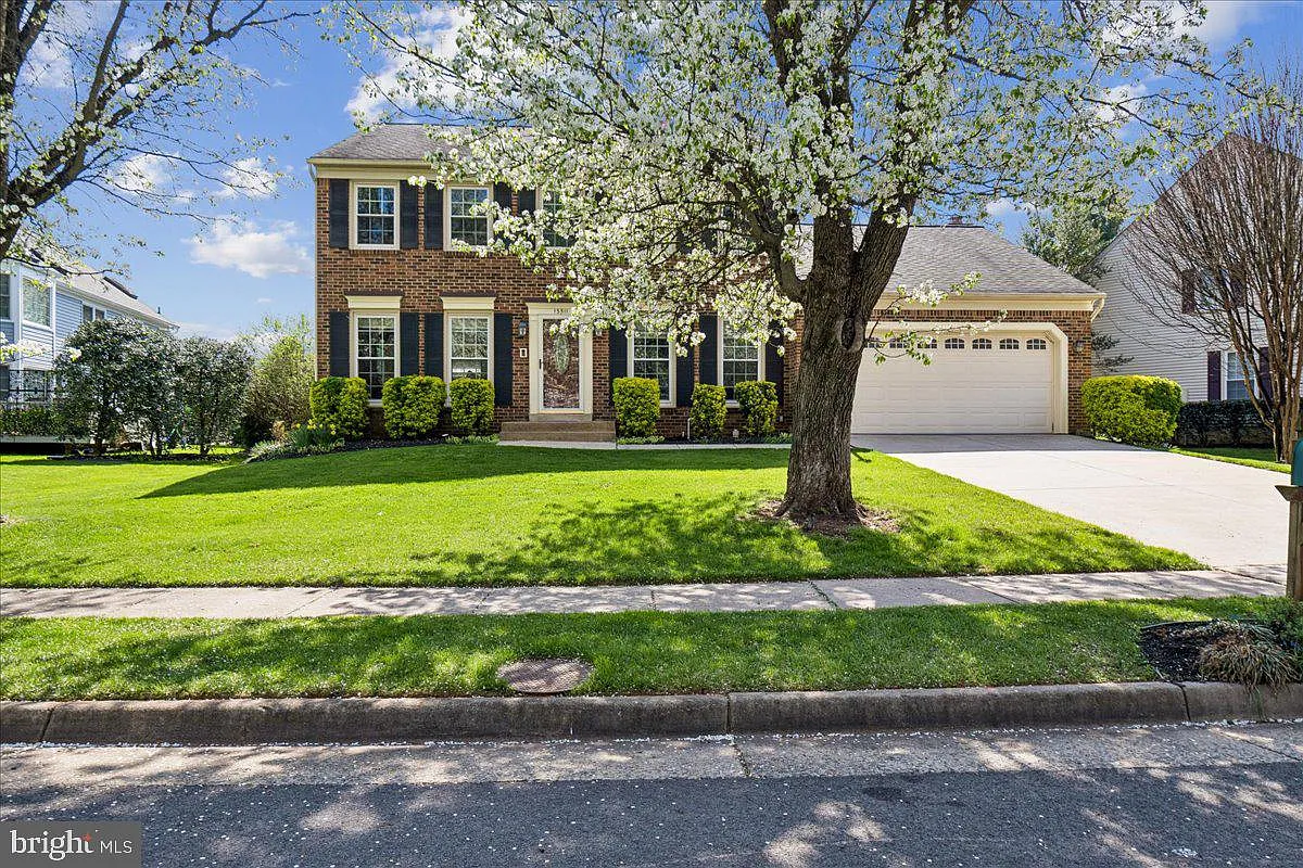 5 bed, 3.5 bath, 3354 sqft, $4,000 — Photo 2