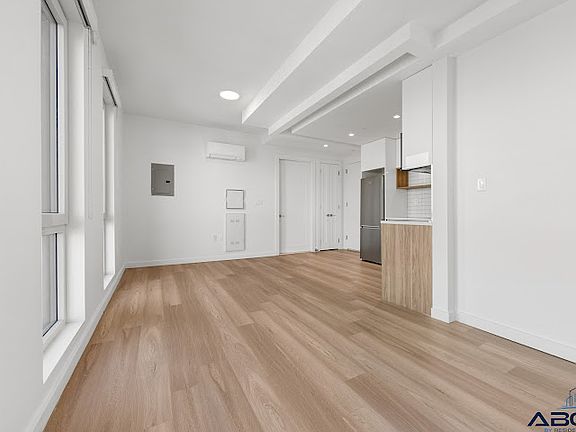 3rd image of 100 Lenox Rd APT 8K