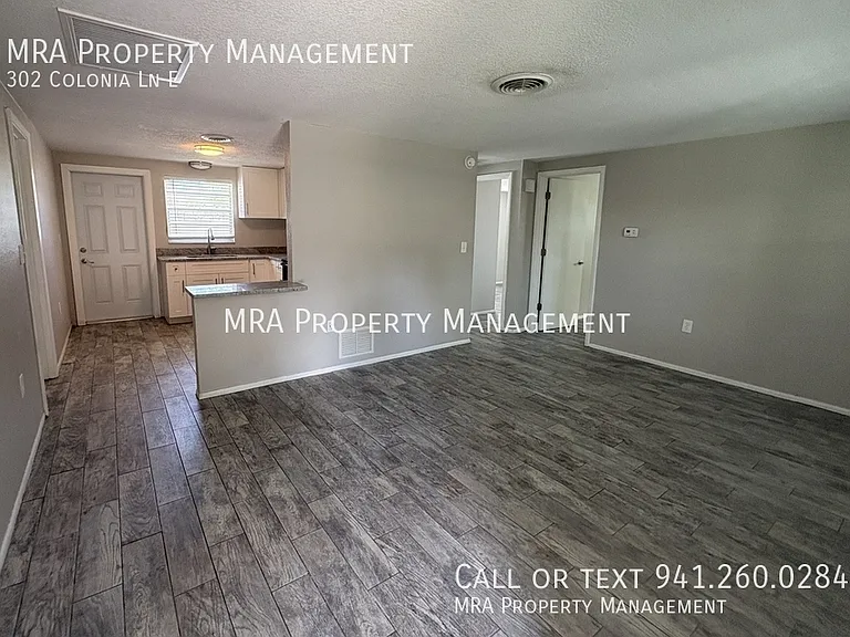 302 Colonia Ln E — Photo 2