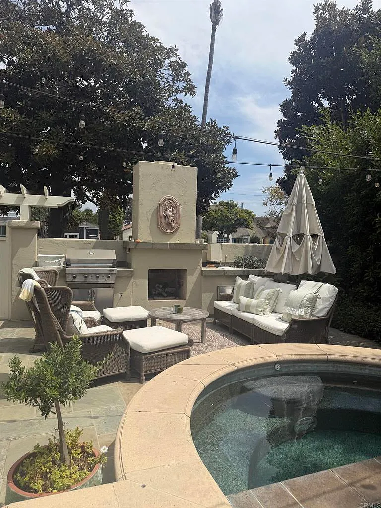4 bed, 2.5 bath, 2938 sqft, $16,500 — Photo 4