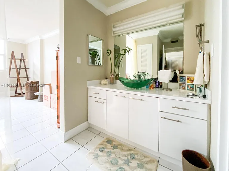 9225 Collins Ave #1010 — Photo 21