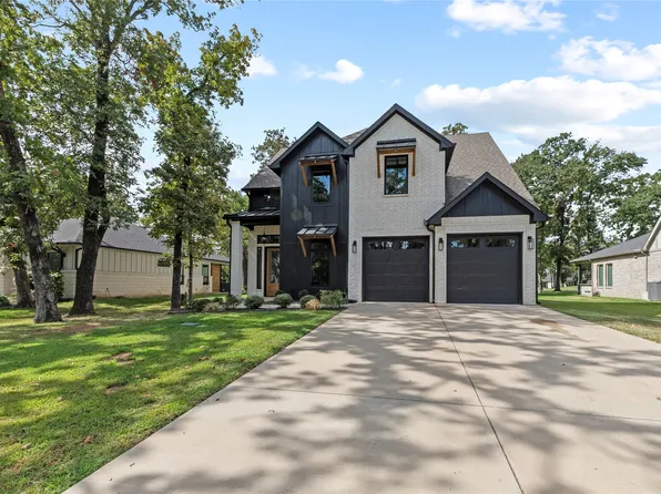 221 Saint Andrews Dr, Mabank, TX 75156