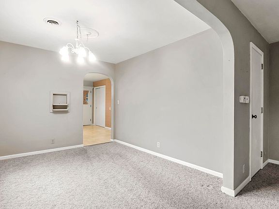 5th image of 2513 College Ave
