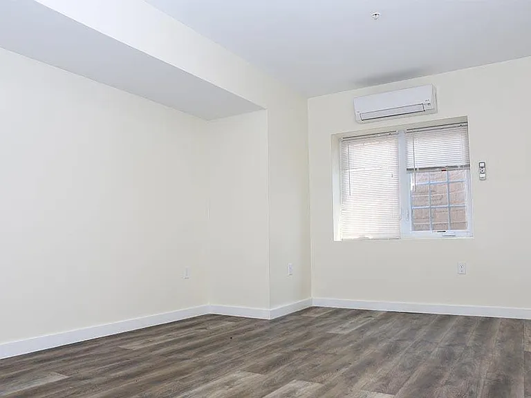 111 Glenwood Avenue — Photo 4