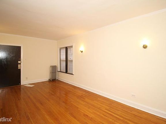3rd image of 2108 W Ainslie St Unit 2