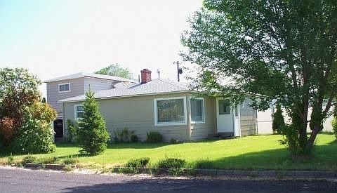 1st image of 690 SE Elm St