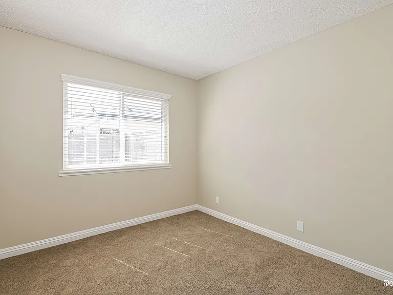 422 Chateau Dr — Photo 10