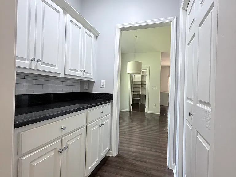 950 Lancaster Walk — Photo 17