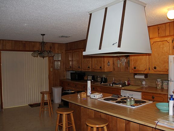 3rd image of 870 Country Club Dr