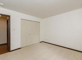 4 Shadow Ln, Saint Peters, MO