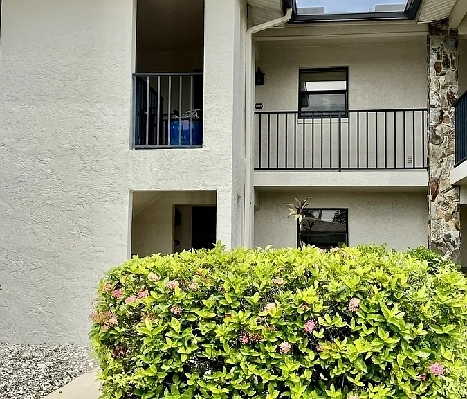 12498 Riverside Dr #205 — Photo 1