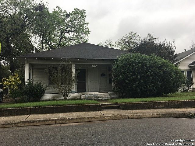 1st image of 204 W Sayers Ave