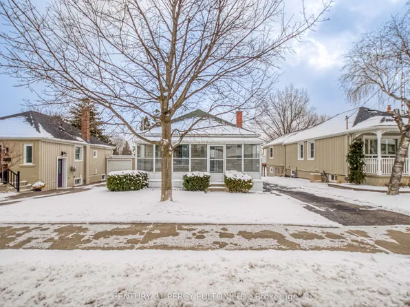 707 Athol St, Whitby, ON L1N 4A1