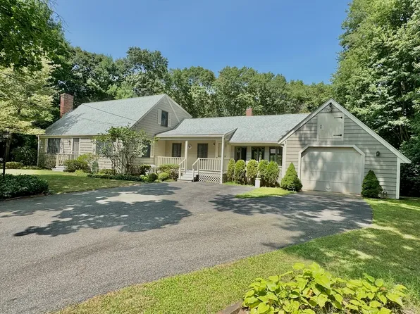 14 McClelland Rd, Halifax, MA 02338