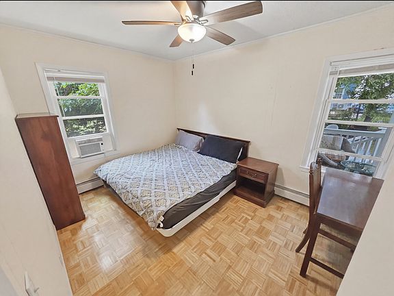 Bedroom A with a King-size bed