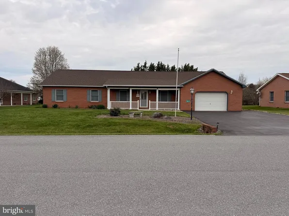 1217 S Pointe Dr, Hagerstown, MD 21740