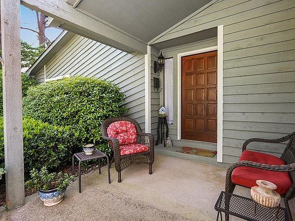 2nd image of 840 Lake Forest Cir