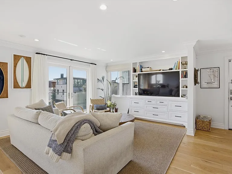 506 Manhattan Ave — Photo 4