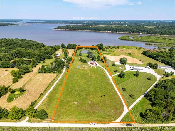 18900 Monroe Rd #451, Paris, MO 65275