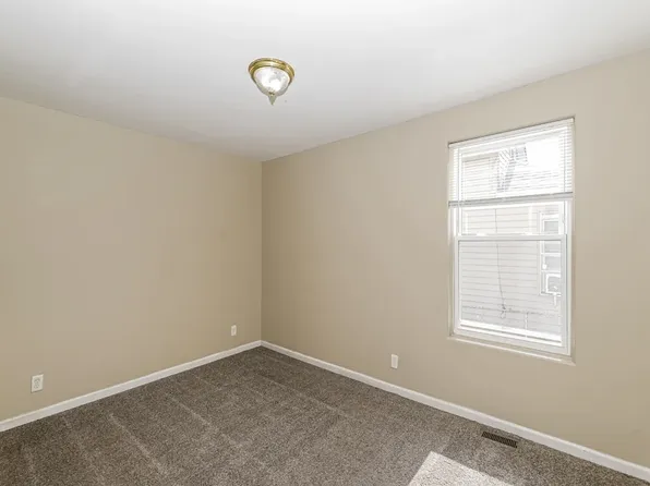 1214 E Galena Blvd, Aurora, IL 60505
