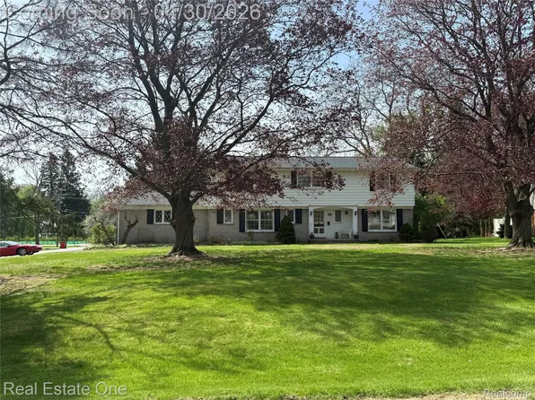 26023 Meadow Dr, Franklin, MI 48025