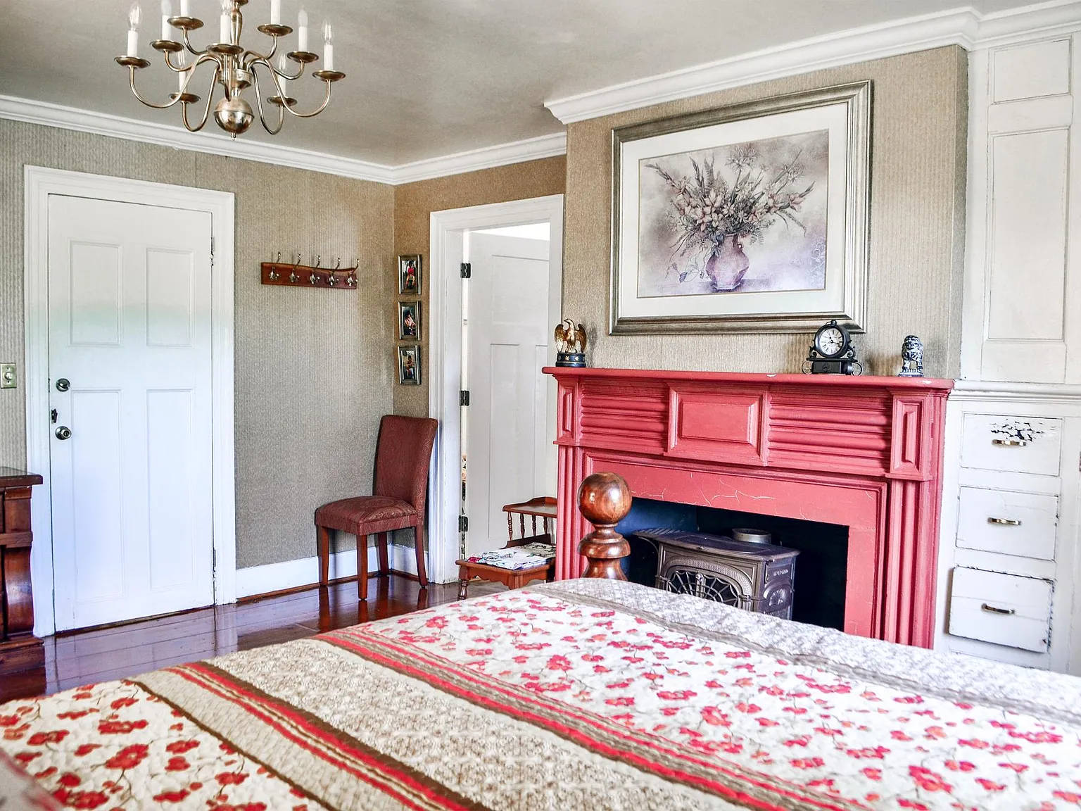 7 bed, 3016 sqft, $7,600 — Photo 4