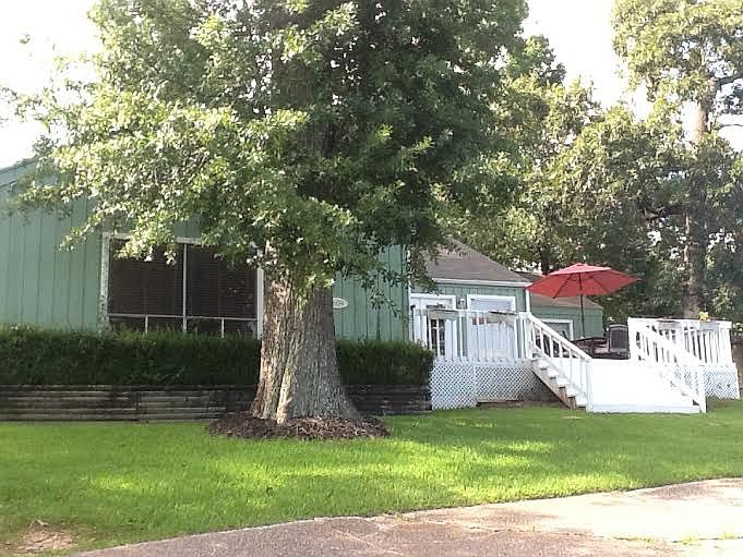 1st image of 1609 Green Briar Dr
