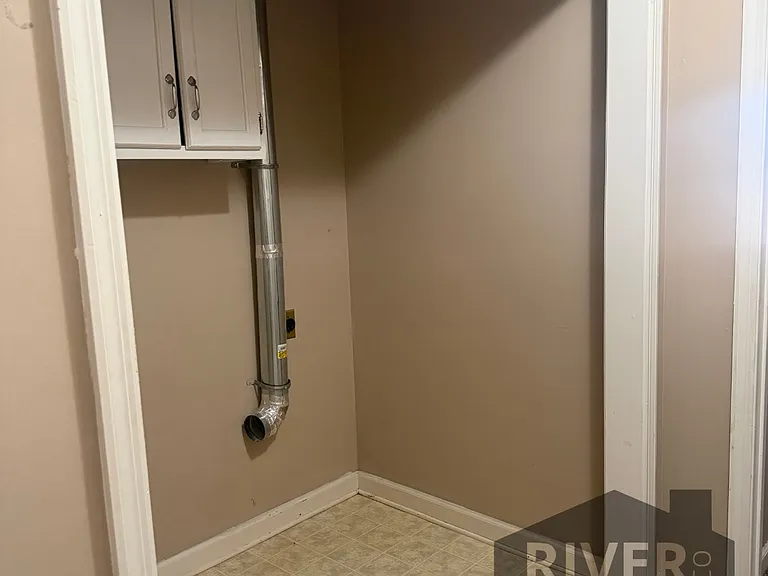 212 Woodcastle Dr — Photo 17