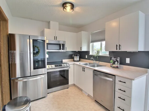 610 King St #701, Spruce Grove, AB T7X 4J9
