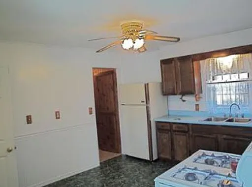 2 bed, 1.5 bath, 1500 sqft, $2,500 — Photo 2