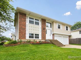 4515 Harbor Cir, Hoffman Estates, IL 60192