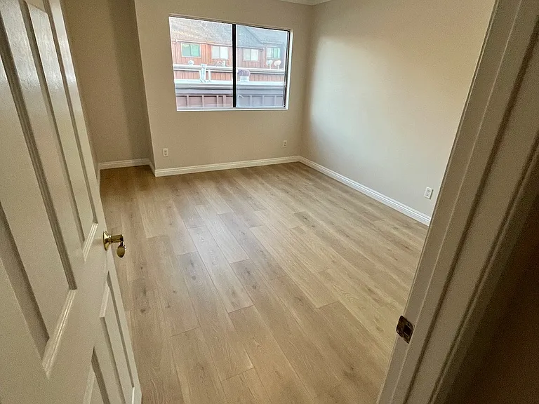 right side upstairs bedroom