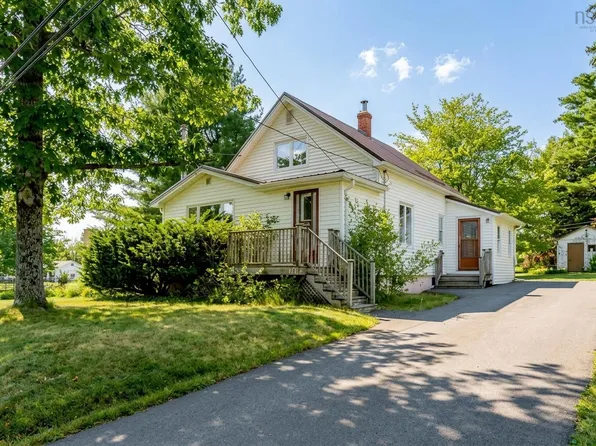 114 Kitchener St, Stewiacke, NS B0N 2J0