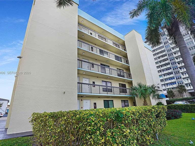 3215 N Ocean Dr #301 — Photo 2