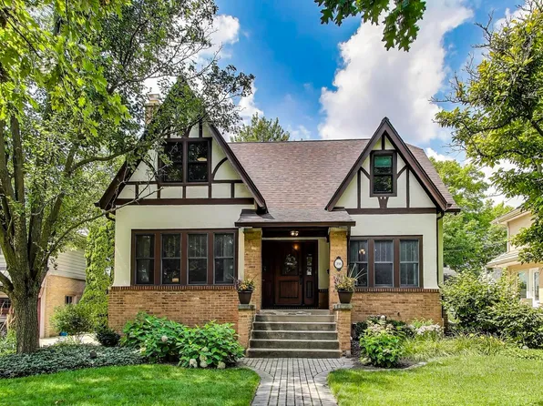 396 S Washington St, Elmhurst, IL 60126