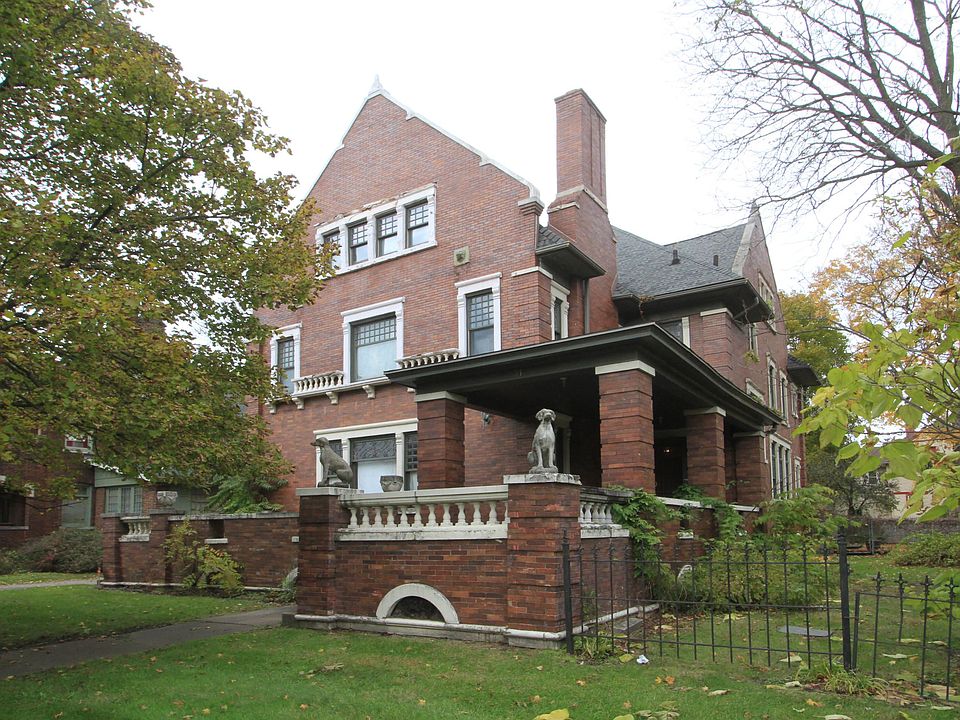 1st image of 231 Capital Ave NE