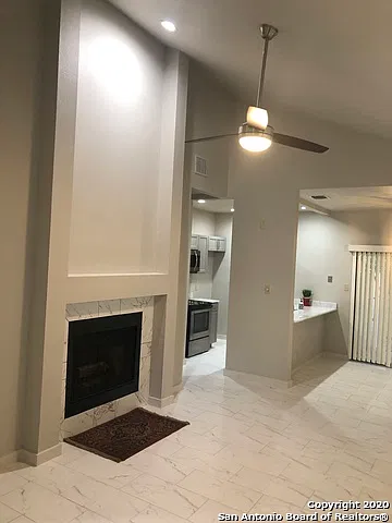 2 bed, 2.0 bath, 937 sqft, $1,575 — Photo 2