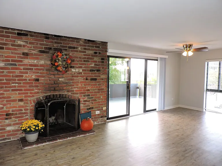 Somerset Apartments — Photo 3