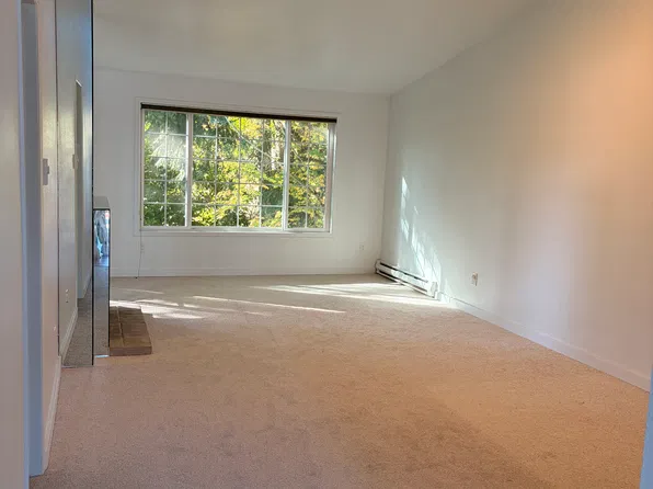 12323 SE 41st Ln, Bellevue, WA 98006