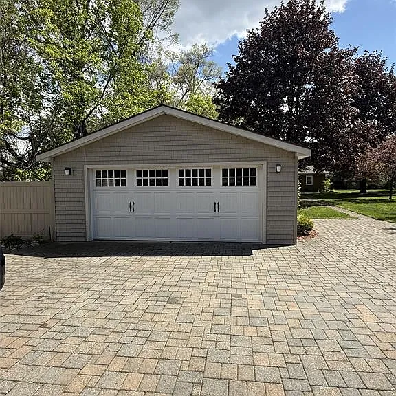 710 Hartland Dr — Photo 4