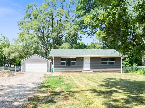 10N790 Maple St, Elgin, IL 60123