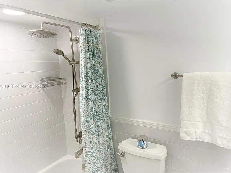 5161 Collins Ave #404 — Photo 12