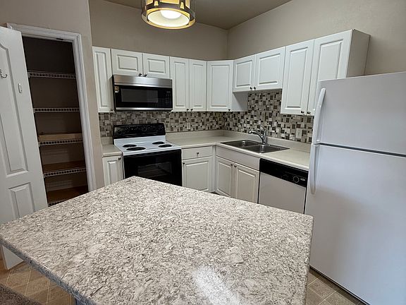 3rd image of 1530 Villa Capri Cir APT 309