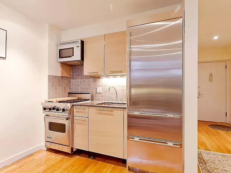 215 E 81st St #5D — Photo 3