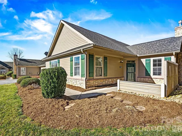 823 Wynnshire Dr #B, Hickory, NC 28601