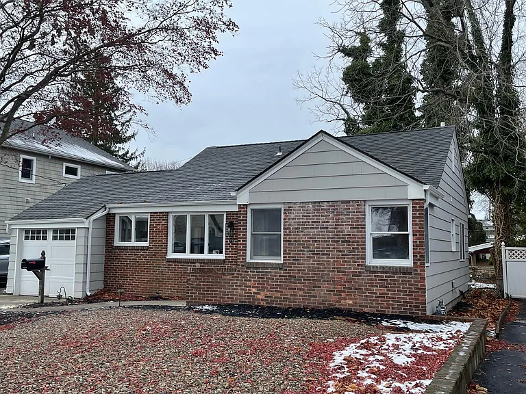 819 Rosewood Ave — Photo 1