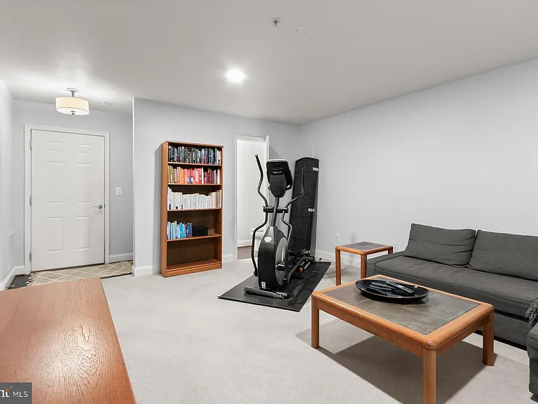 7207 Phelps Hill Ct — Photo 37