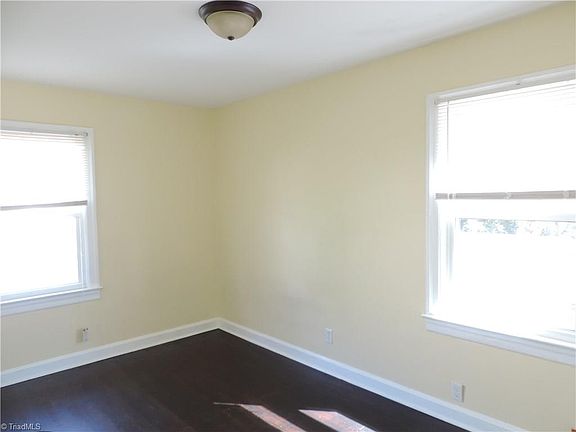 4th image of 1109 Portland St