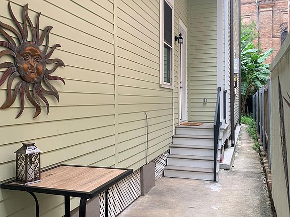 2nd image of 1015 Josephine St