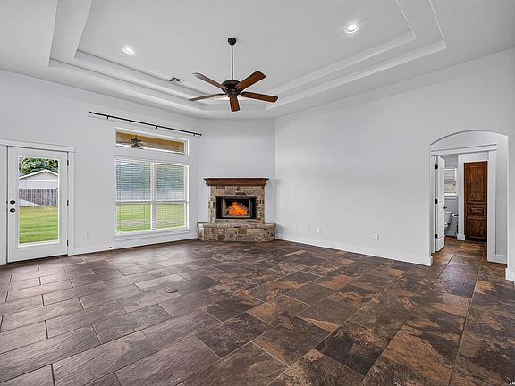 4th image of 1633 CAMDEN LN